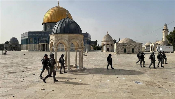 Hundreds of Palestinians injured as Israeli police storm Al-Aqsa